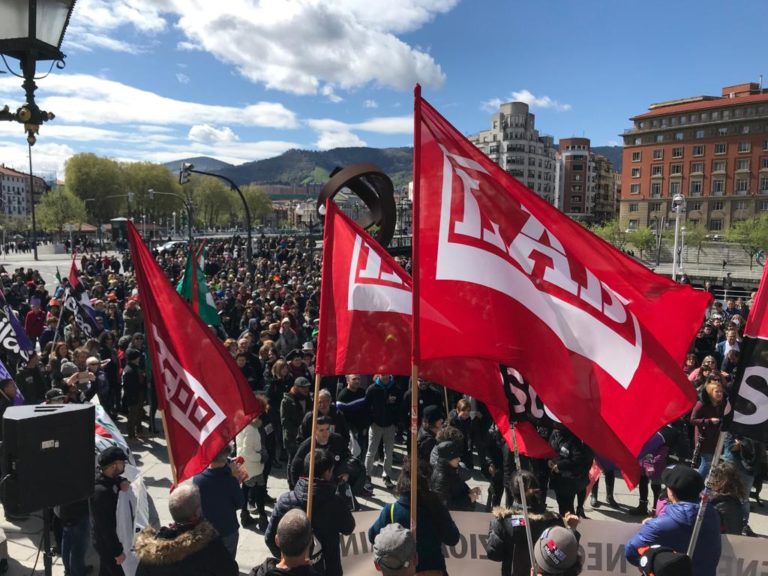 Patronalari eta Hezkuntza Sailari arduraz jokatzen hasteko eta langileen eskaerei erantzunez Gizarte Ekimeneko ikastetxeetako gatazkari bide emateko erabakiak har ditzatela galdegiten diegu