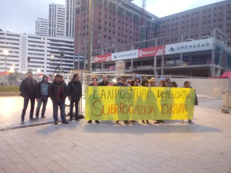 Bilboko Termibusen egin dugu protesta, kalean utzi nahi dituzten langileei babesa erakusteko