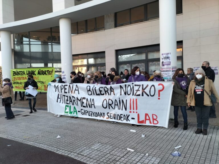 Las trabajadoras de las residencias de mayores de Gipuzkoa vuelven a salir a la calle en defensa de un convenio digno