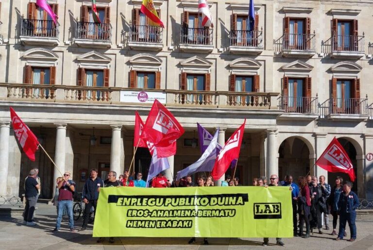 Hemos comenzado a movilizarnos en las cuatro capitales de Hego Euskal Herria por un empleo y salario digno y el derecho a decidir en los servicios públicos