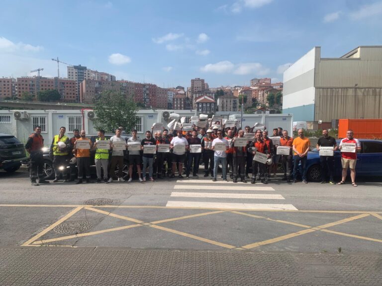 Nos movilizamos en Arcelor Mittal de Sestao para exigir el desbloqueo de las negociaciones