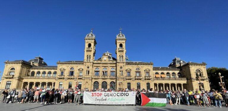 Israel egiten ari den genozidioaren aurrean Palestinarekin elkartasunez mobilizatu gara