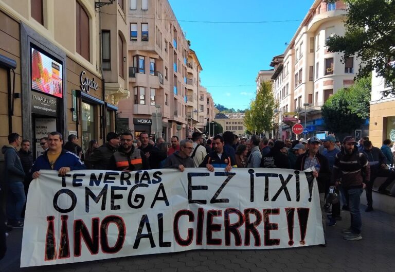 La plantilla de Tenerías Omega se manifiesta en Lizarra en defensa de sus puestos de trabajo y contra el cierre de la empresa