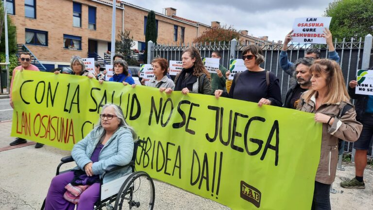 LAB ve con resignación cómo la empresa de limpieza de la trabajadora en silla de ruedas no ha mostrado ninguna empatía y no ha dado opción a reconducir la situación