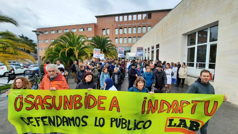 Avisamos de que no permitiremos la privatización de Osasunbidea y exigimos al Gobierno de Nafarroa que en la nueva Ley de Salud demuestre que apuesta por la sanidad pública